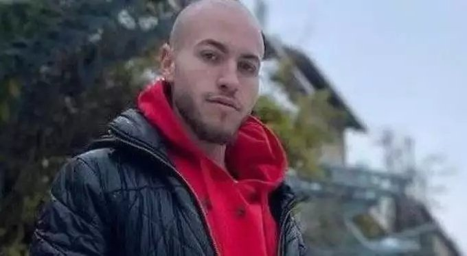 גלצ (@glzradio) on Twitter photo צביקה, אביו של החטוף איתן מור, על מסיבת העיתונאים של נתניהו אמש: "לא השתכנעתי שהפעם הולכים בכל הכוח עד שחמאס יחזיר את כל החטופים - לדעתי רה"מ עדיין מחזיק בתפיסה שלחץ יביא את חמאס לשולחן המו"מ ואני מצר על כך, זה לא יעבוד ויסכן את מי שיישאר שם"
#יומןהצהריים | <a href="/amirivgi/">אמיר איבגי - AMIR IVGI 🇮🇱🇮🇱🇮🇱</a> צביקה, אביו של החטוף איתן מור, על מסיבת העיתונאים של נתניהו אמש: "לא השתכנעתי שהפעם הולכים בכל הכוח עד שחמאס יחזיר את כל החטופים - לדעתי רה"מ עדיין מחזיק בתפיסה שלחץ יביא את חמאס לשולחן המו"מ ואני מצר על כך, זה לא יעבוד ויסכן את מי שיישאר שם"
#יומןהצהריים | <a href="/amirivgi/">אמיר איבגי - AMIR IVGI 🇮🇱🇮🇱🇮🇱</a>