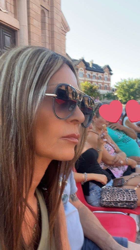 magdafaccioli's tweet photo. Scendo a compromessi
solo perché qui fa fresco 😜 https://t.co/o8o26Ovva7
