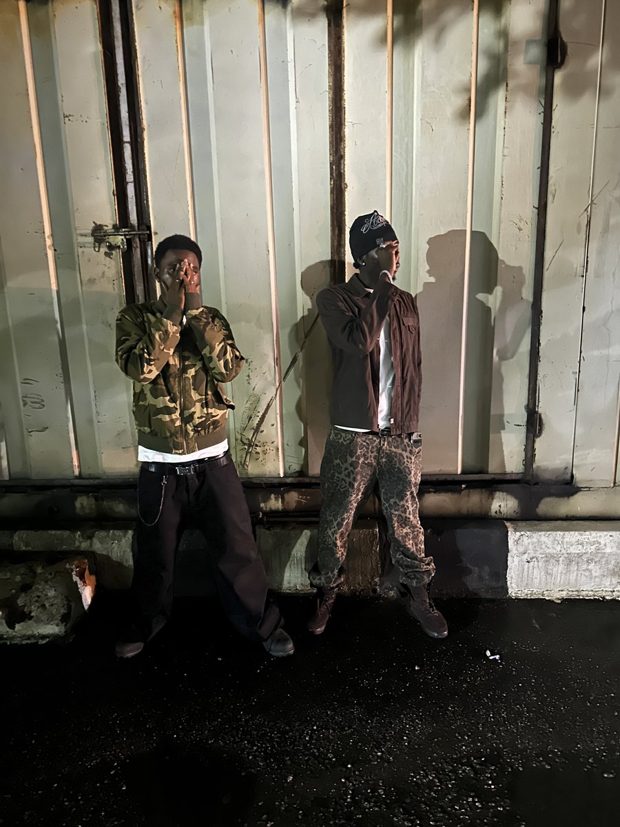 johnsonabyss's tweet photo. Stay posted with my bruddas https://t.co/gRh4T0OpXW