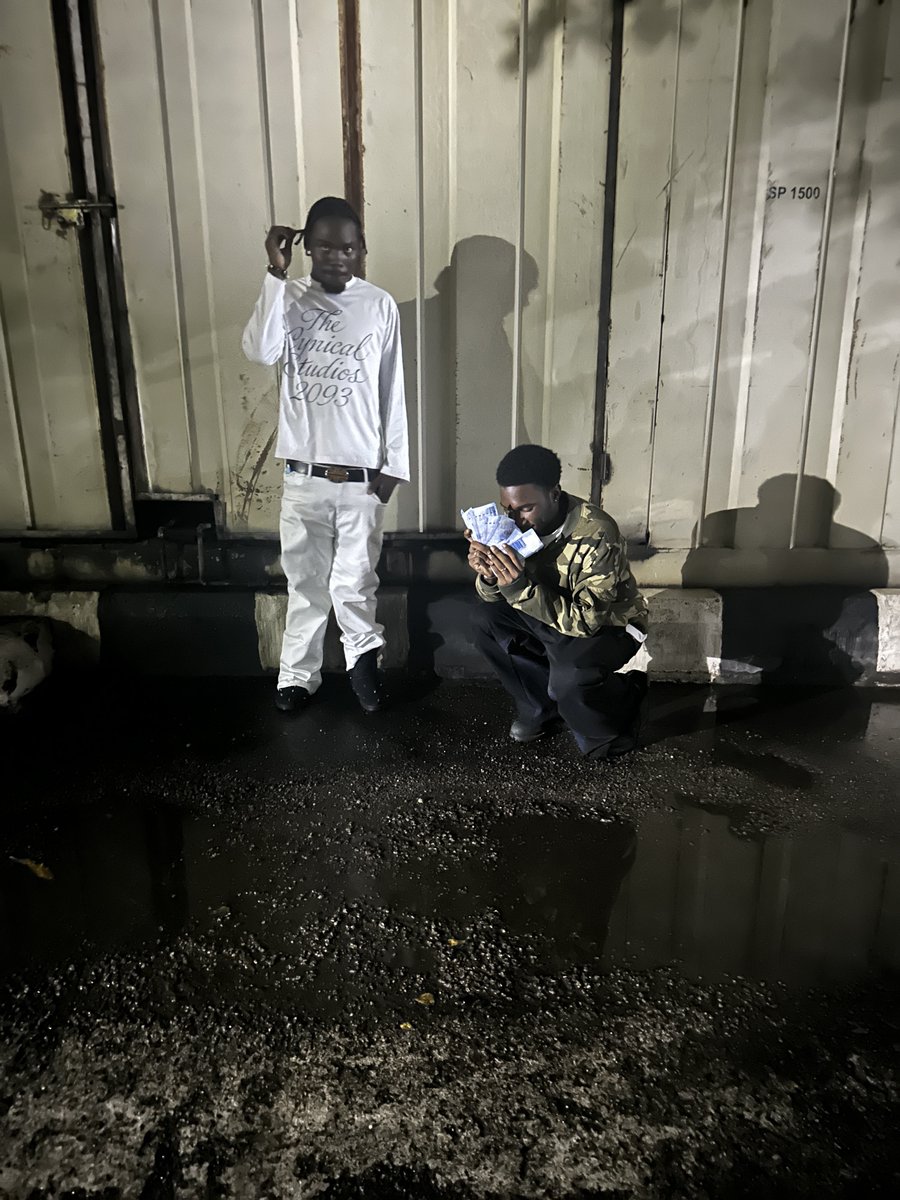 johnsonabyss's tweet photo. Stay posted with my bruddas https://t.co/gRh4T0OpXW