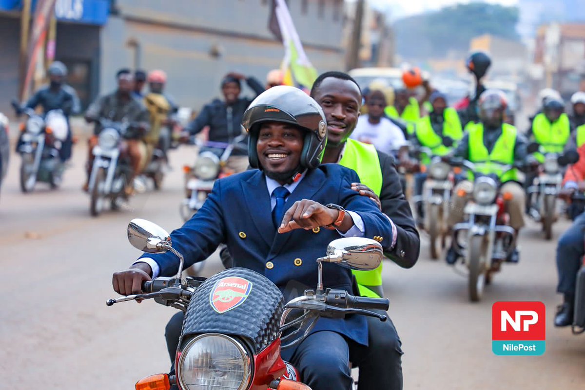 Francis Mawejje, a boda boda rider in Kampala, is on his way to the Electoral Commission of Uganda to pick up his nomination forms to run for President in the 2026 elections.
Curtsey photo📷