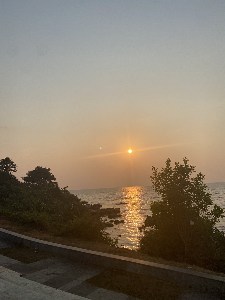 RathanakSamet's tweet photo. Sunset 🌅 Beach 🏖️🇰🇭
#cambodia https://t.co/Uo3UAGvj36