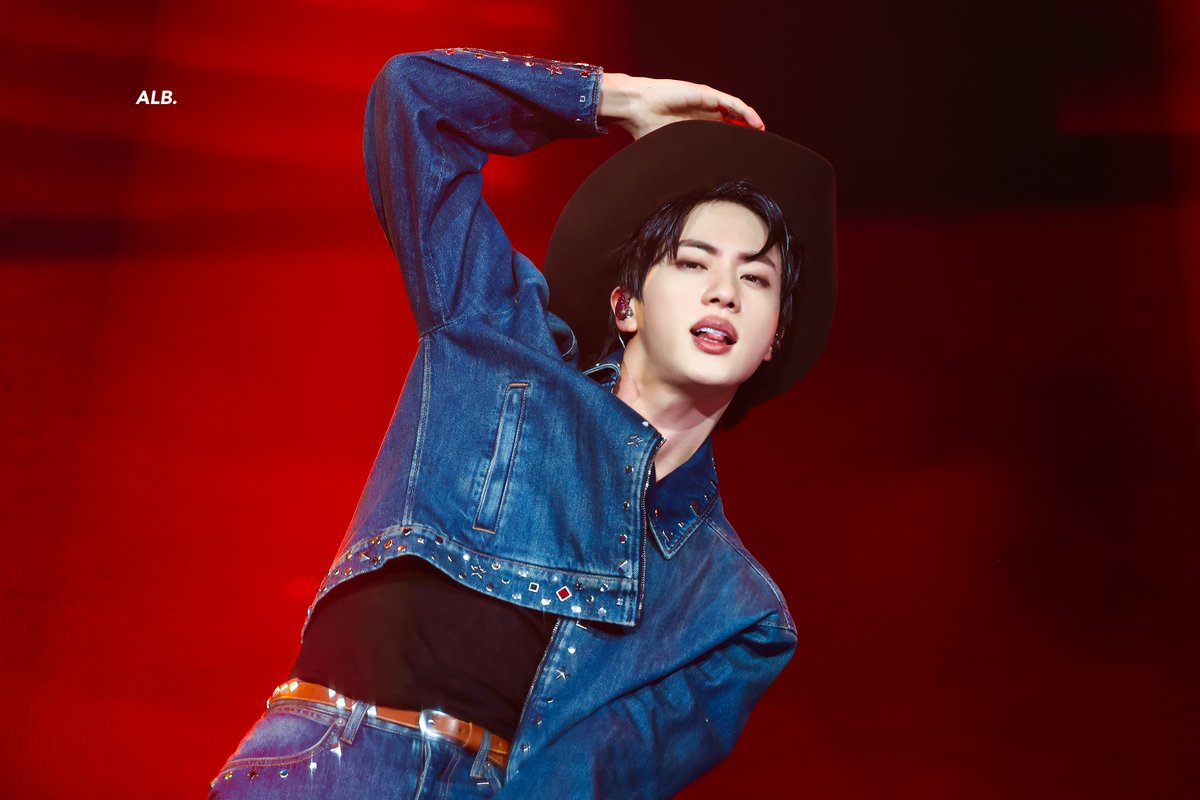 ALittleBraver92's tweet photo. 250810 I miss u already 😢 

#방탄소년단진 #김석진 #석진 #진  #BTSJIN #JIN 
#Jin_TOUR_EU 
#RUNSEOKJIN_epTOUR_AMSTERDAM
@BTS_twt https://t.co/h1E8lBJmdW