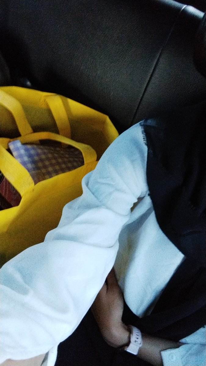 rhsbbry's tweet photo. alhamdulillah yaallah terima kasih atas dipermudanya sidang hasil hari ini (urutan pertama di jam 9), tanpa bantainya + revisi cuman disedikit tanbahan data 💗 https://t.co/Ul6V0h7Lov