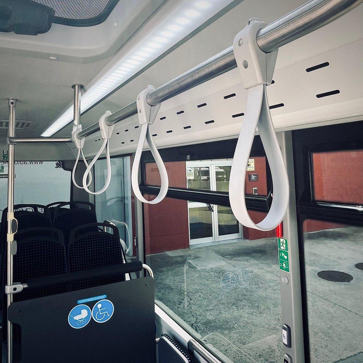 Somauto_Otokar's tweet photo. Nuevo Otokar Centro Diesel en Calatayud 🚍💙
Entregado por SOMAUTO a Hermanos Martínez S.A., con:
♿ Espacio PMR
👶 Zona carritos
🔌 Cargadores USB
🚦 Rampa automática
#SOMAUTO #Otokar #BusUrbano #MovilidadSostenible #Accesibilidad #TransportePúblico https://t.co/Fa0tYbppiQ