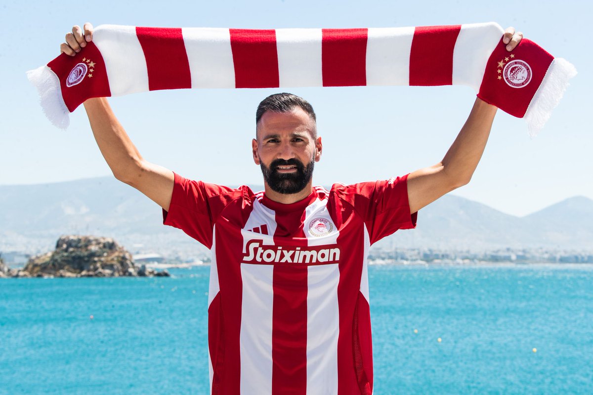 Red_White_7's tweet photo. Επέστρεψε στο λιμάνι του κι επίσημα ο Δημήτρης Σιόβας!
#Red_White #Olympiacos #DimitrisSiovas https://t.co/YkqV4P1XT5