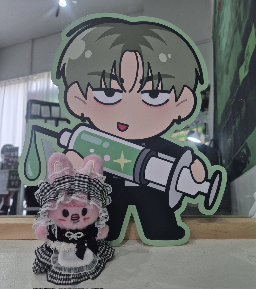 Series0309N's tweet photo. #ULTRAboratory 
#울트라_창빈_연구완료
늦게가서 종이컵과 특전은 없었지만 포토존은 정말.. 예뻤어요ㅠㅠ 이거먹으면 헐크가 될것만 같은 느낌이.. 울트라 먹고 힘내보겠습니다💚💚 짱비니 파워로 열심히 살아가야지 https://t.co/K8O28hMVCU