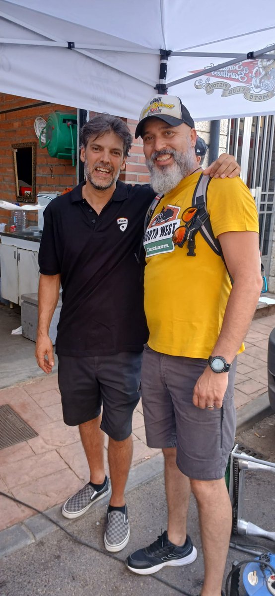 PEDROMR28's tweet photo. @MOTOCI_Romero Una pena, al verte en la warm up lap tuve esperanza, pero en carrera ya no te vi pasar... En cualquier caso fue un placer saludarte, espero verte otro año y que puedas terminar la carrera (seguro que en muy buena posición) V's https://t.co/jogeP6t8bk