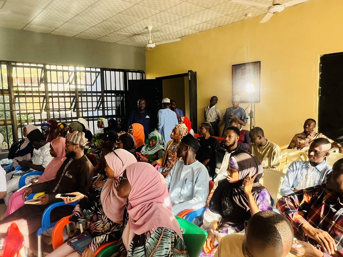 obinnaudenwe1's tweet photo. I had a great time at the #Minna reading of #YearsofShame yesterday. Most of the guest had already read the book, so we had a lot to talk about.
Take your 🌺💐🌺 Minna. https://t.co/tABM0WsUfQ