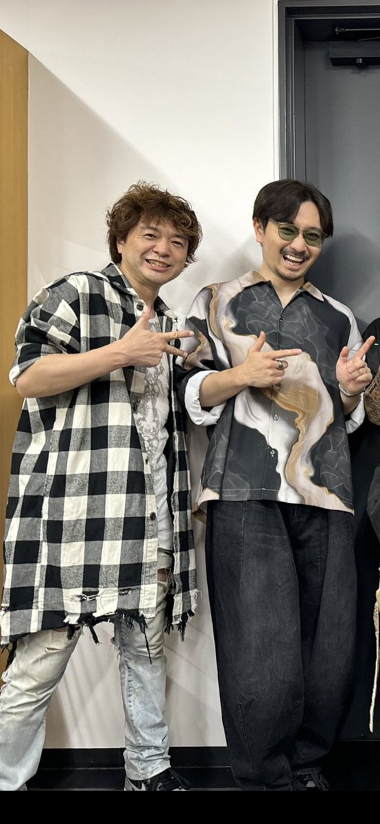 sake_sakechan's tweet photo. SixTONESのギターがレジェンドで二度見した。知らなかった。震えた。最高のステージだった。

#CANONBALL 
#SixTONES 
#有賀教平
#佐々木秀尚 https://t.co/2XihIWgBuf