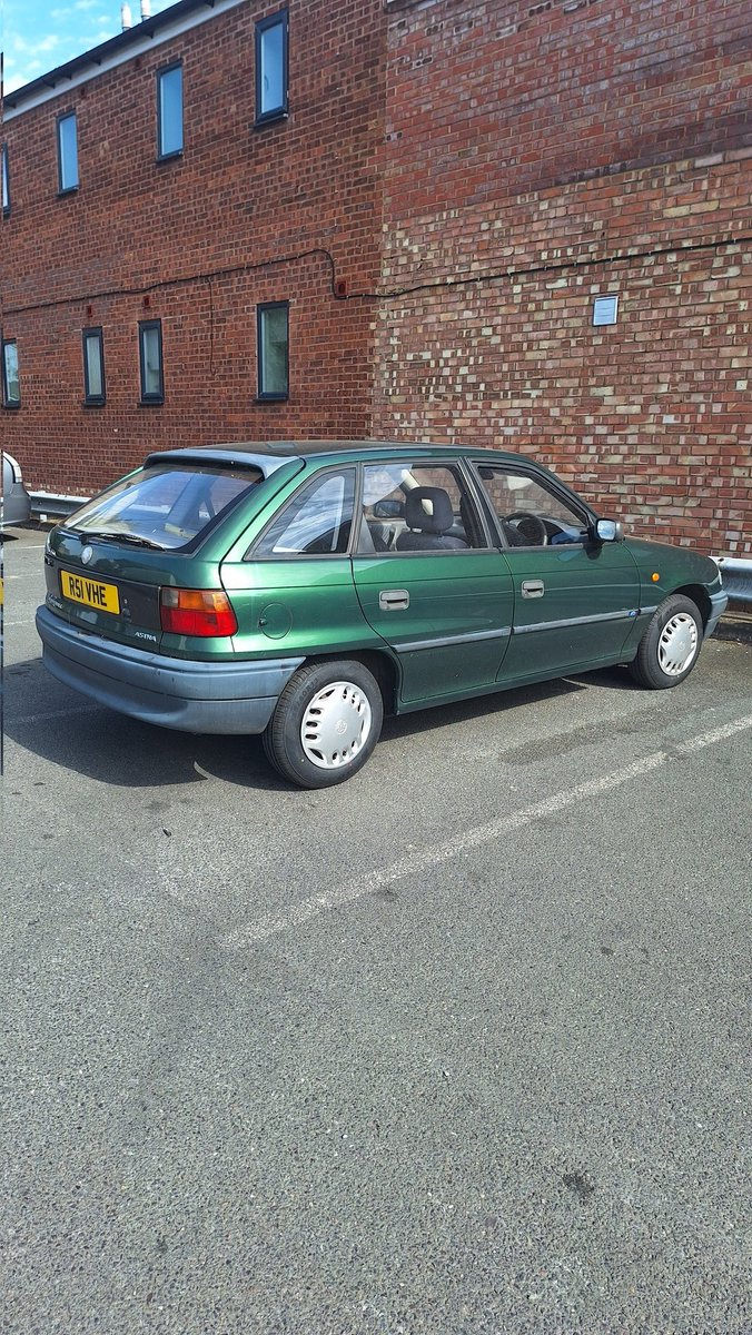 JonShenanigans's tweet photo. Spotted this beauty whilst out and about. #vauxhall #astra #basespec #cars https://t.co/zksUHr4zko