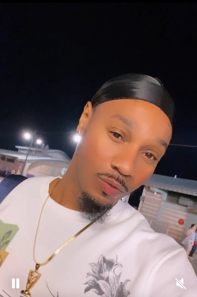 vertice11's tweet photo. Age 37! Looks so DAMN GOOD. I’m not a Leo I just am not post these.♋️🤴🏾🤦🏾‍♂️💫 https://t.co/YW9rF0OCGA