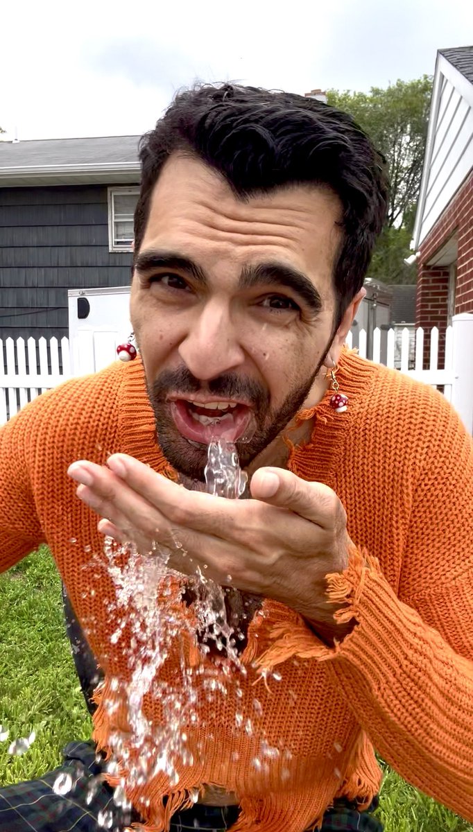 them: I want to follow Kisos on Twitter for his music updates!! I think he they she is a really interesting artist 🥰

meanwhile me on twitter: 

“my pussy loose af but I can cook”

“Your mom skworted on me”

etc