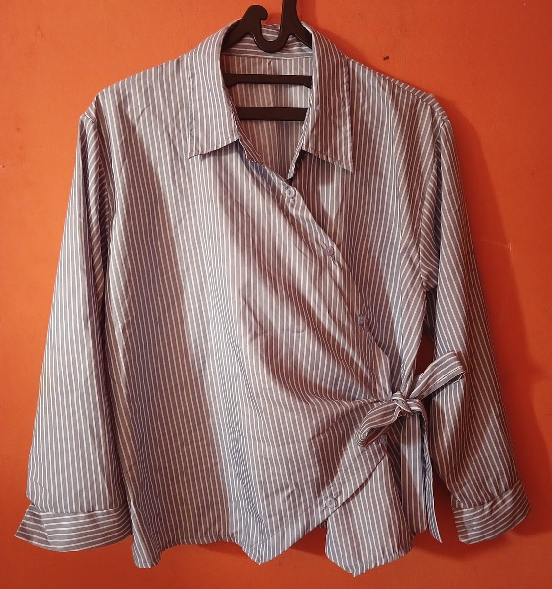 wooareyoung's tweet photo. wts blouse lengan panjang motif garis-garis (preloved)

warna sky blue, tidak ada robekan
Ukuran L/XL, ld 110, panjang 58 
🍊 bisa co oren
💰 25k 

detail lainnya dm ya gaiss https://t.co/vz1HuFT4fs