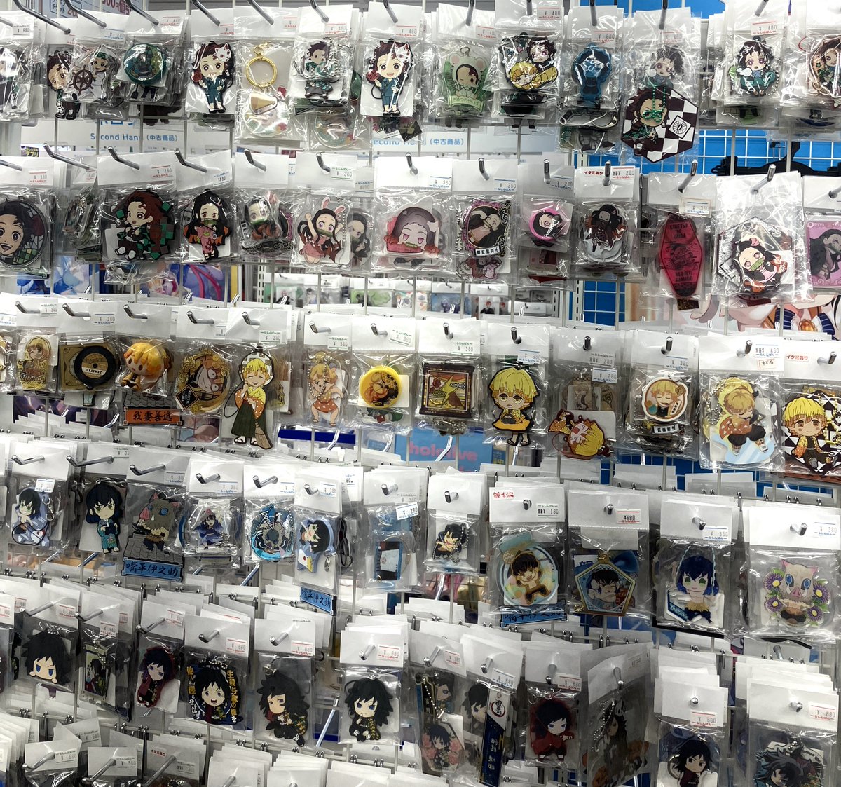 売場情報】 本館では #鬼滅の刃 コーナーを展開中です🌊😆 フィギュア