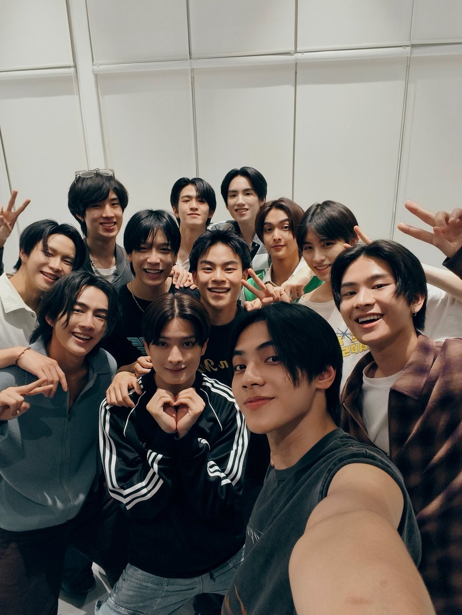 BUS_SONRAY's tweet image. ขอบคุณทุกคนที่ซัพพอร์ตพวกเรา มาเดินทางไปพร้อม ๆ กันกับพวกเราต่อไปนะครับ 🤍✨

#789DEBUTGROUP
#BUSbecauseofyouishine

                         11.08.2024                                                        11.08.2023