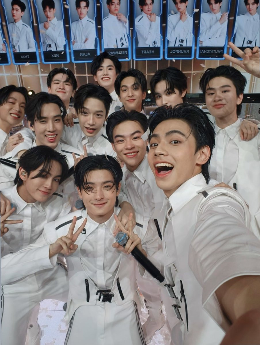 BUS_SONRAY's tweet image. ขอบคุณทุกคนที่ซัพพอร์ตพวกเรา มาเดินทางไปพร้อม ๆ กันกับพวกเราต่อไปนะครับ 🤍✨

#789DEBUTGROUP
#BUSbecauseofyouishine

                         11.08.2024                                                        11.08.2023