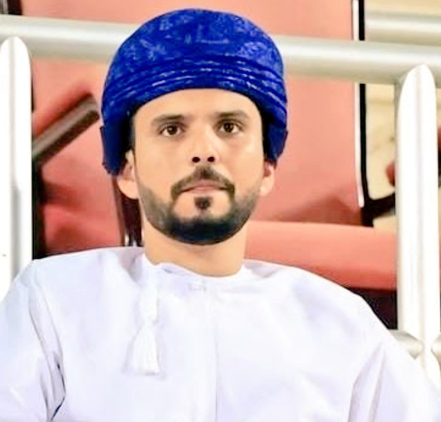 المهندس عمرو البطاشي ، رئيس فريق اتحاد دغمر، وعضو نقابة شركة تنمية نفط عمان (PDO)، ومؤسس شركة "عمانيون" للسفر والسياحة ، قائدٌ يُصغي أكثر مما يتحدث ، فتشهد أفعاله قبل أقواله.
تحقيق ثلاثية #شجع_فريقك على مستوى ولاية قريات ومحافظة مسقط والسلطنة لم يكن صدفة، بل ثمرة تخطيط محكم،