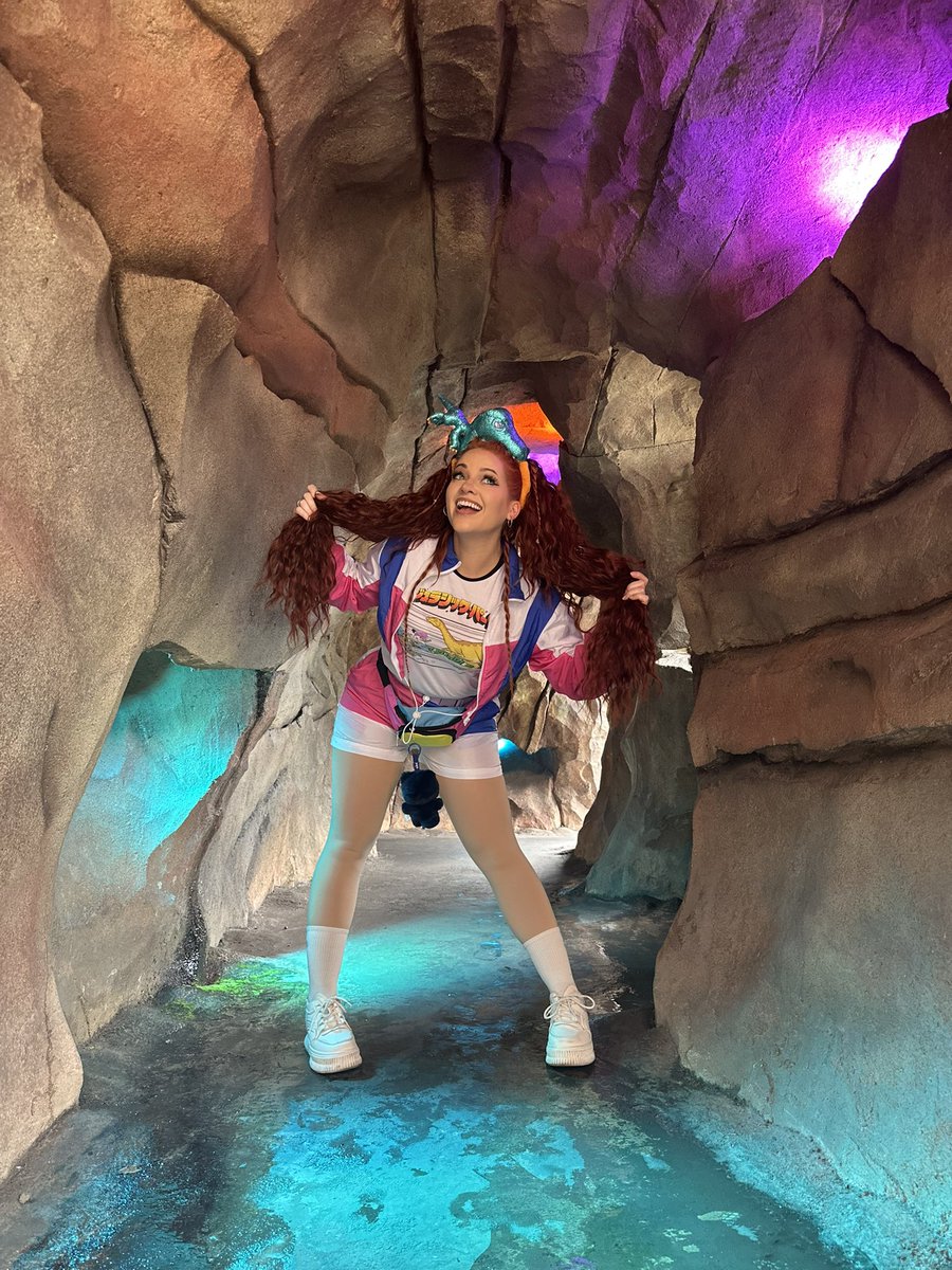 NPC_Chick's tweet image. My 80’s themed Univsal Islands of Adventure fit check, based the whole outfit on the headband 😂 @UniversalORL #universal