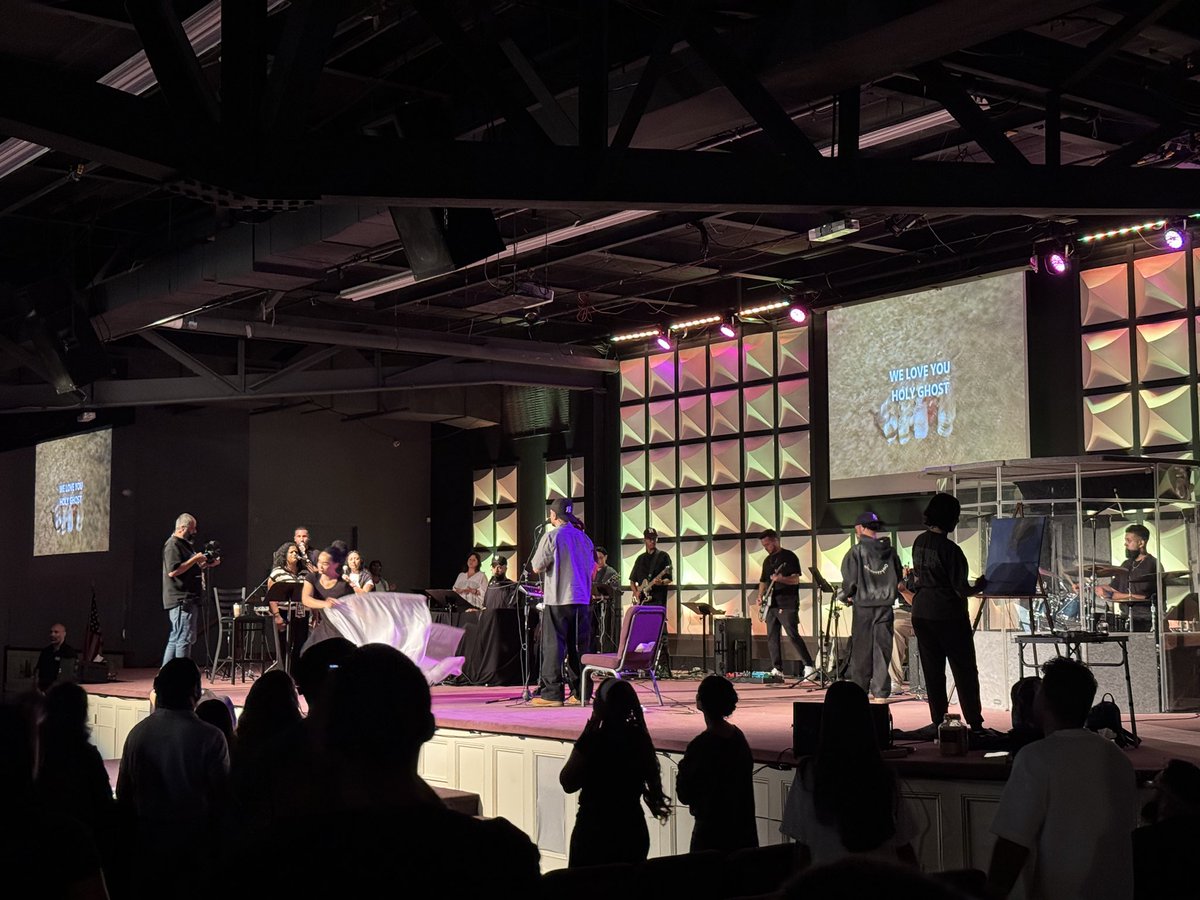 Honestlygifted's tweet image. My baby doing what she loves best, praising/singing to our lord and savior Jesus Christ ✝️🩷🙏🏼