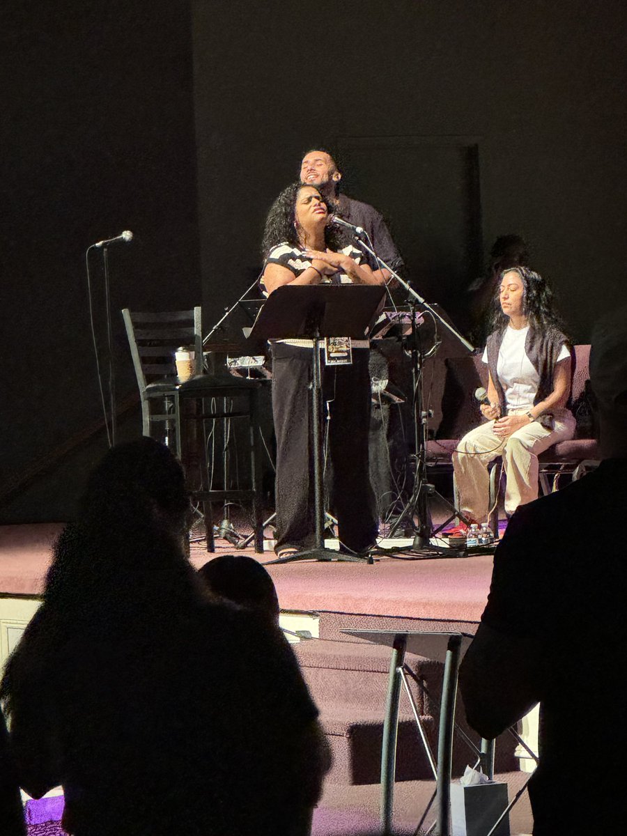 Honestlygifted's tweet image. My baby doing what she loves best, praising/singing to our lord and savior Jesus Christ ✝️🩷🙏🏼