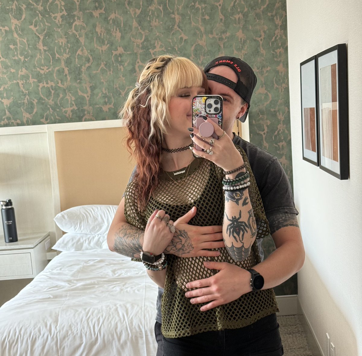 _nintendhoe___'s tweet photo. flew out to tennessee to see bones on my birthday and it was quite literally the best birthday ever🥳 https://t.co/WHhwO1b0IL