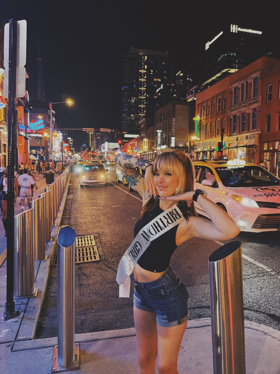 flew out to tennessee to see bones on my birthday and it was quite literally the best birthday ever🥳