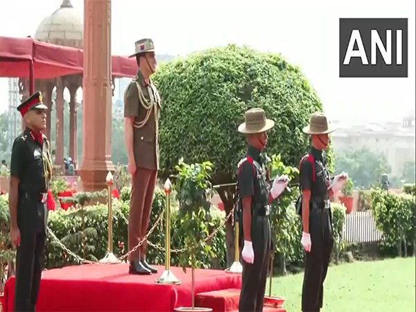 ani_digital's tweet photo. Australian Army chief Lt Gen Simon Stuart receives ceremonial guard of honour
Read @ANI Story | https://t.co/oMvDQxzlS7
#AustralianArmy #LtGenSimonStuart #GuardofHonour #Delhi https://t.co/ar4ozS2oa6