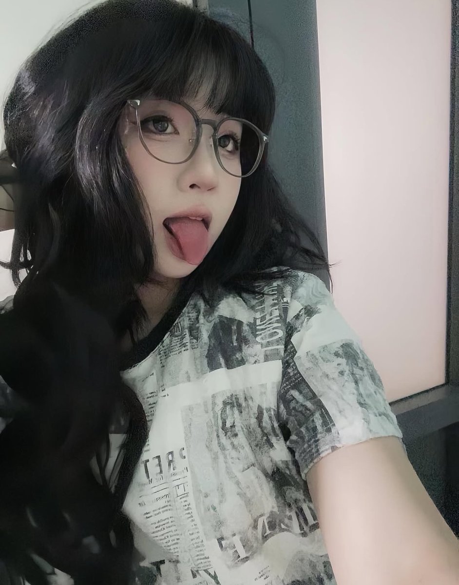 准女大
想吃好吃的
想玩好玩的
想买漂亮衣服
希望哥哥可以来入我的🚪
#门槛 #准女大 #反差 #线下 #非绿 #爸爸活 #金主爸爸 #求包养 #求入门