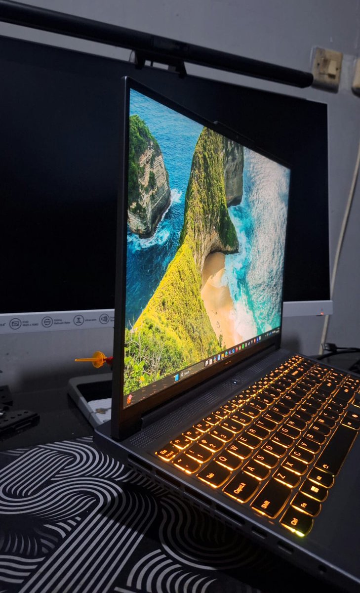 didepancangkir's tweet photo. Seri midrange yg peruntukannya untuk gaming dgn Ryzen 8000 yg sudah dijejali arsitektur Zen 4 dan AI plus sudah dual fan cooling sytem. Tapi kalo menurutku sih ini lebih cocok disebut laptop gaming midrange rasa high perform.
Legion Slim 5
21.499K Nego
WA 0895603773219
#TipJul https://t.co/pJnRLSQqao
