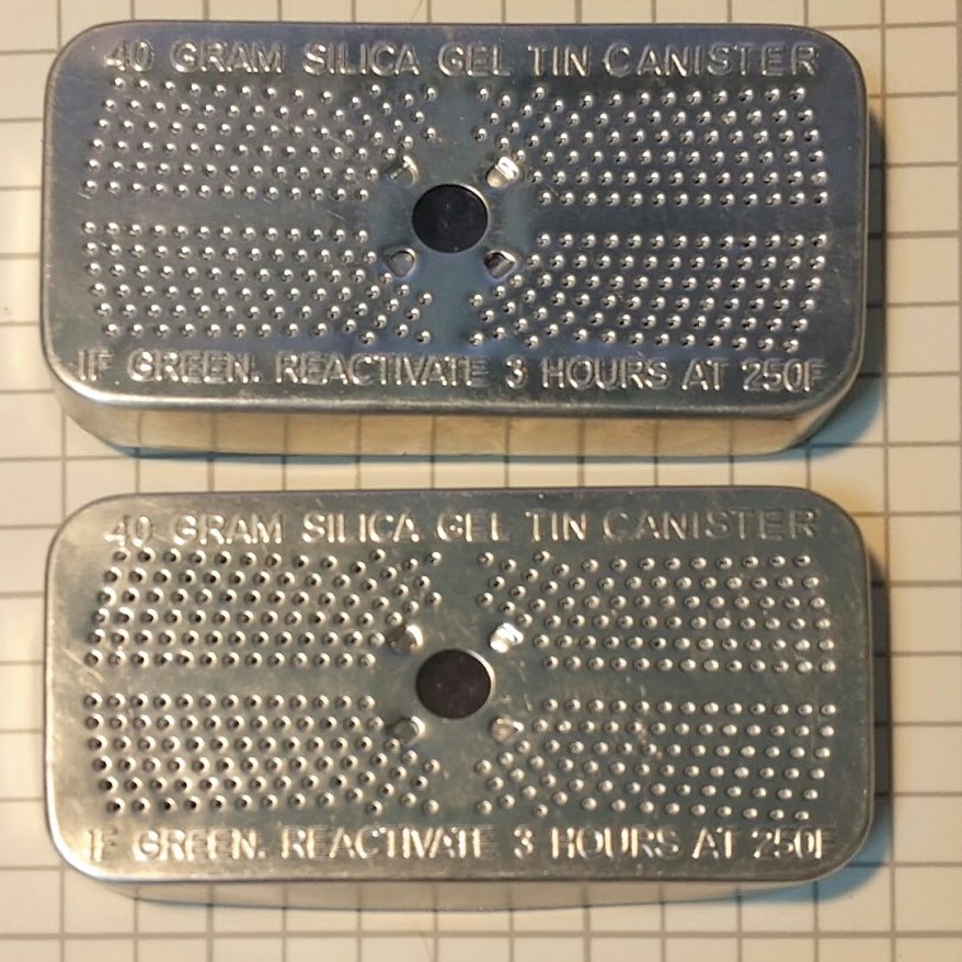 日本の3Dプリンターユーザーは、フィラメント湿気との戦いだｗｗ

市販の金属製シリカゲルケース
容器のままシリカゲル再生可能で便利。
IF GREEN REACTIVATE 3HOUR AT 250°F って書いてある。
amazon.co.jp/dp/B0DJGDW4T6/

シリカゲル40gしか入ってないからコスパは微妙。
コスパ求めるならDIY！！