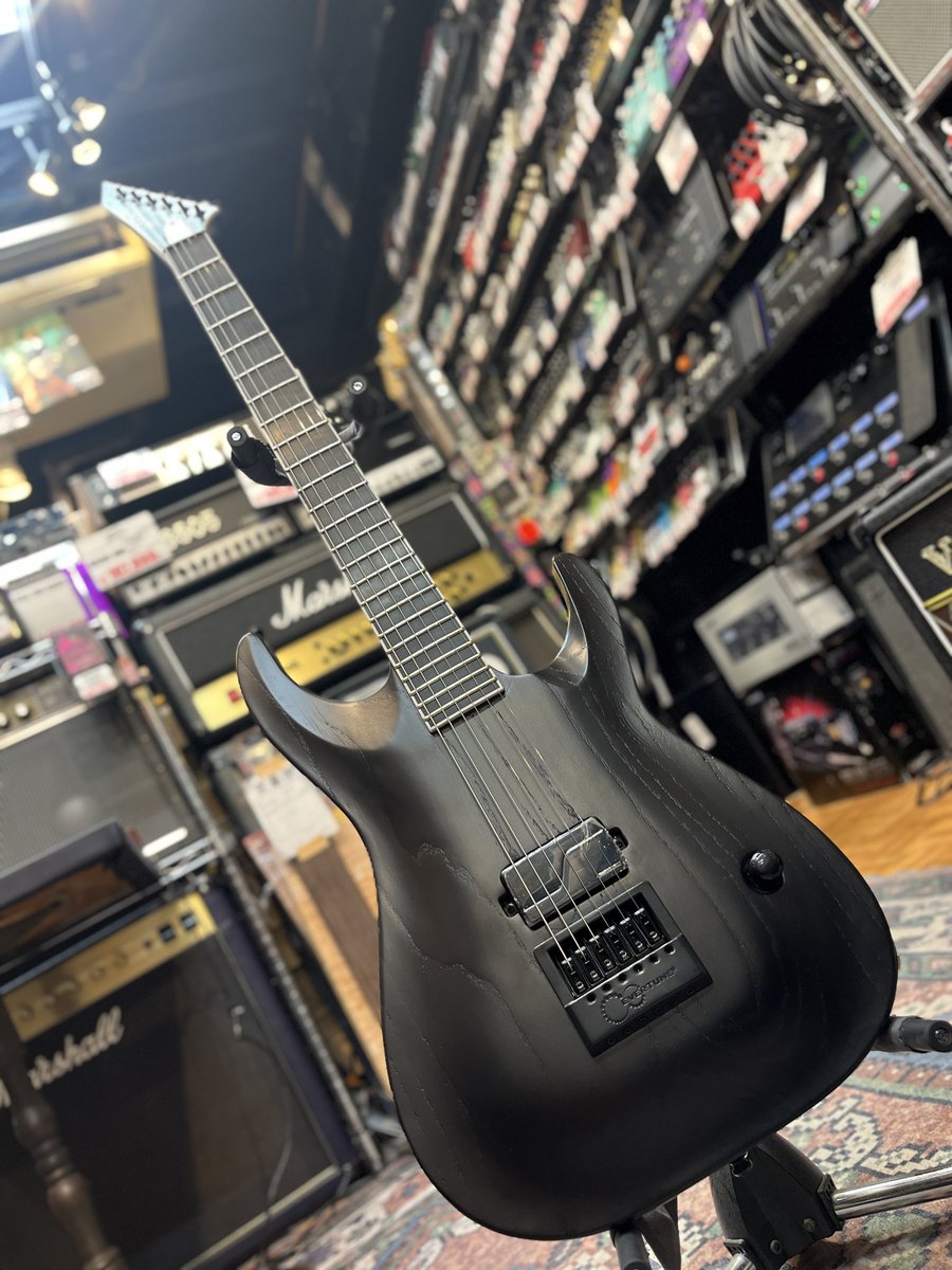 esptechhouse's tweet photo. edwards
E-HORIZON-ET/Baritone
こちら再入荷いたしました!
バリトーンスケール× EVERTUNEで激しくドロップしてもピッチの安定感バツグンです!
そして、1Vol.のため操作もトラブルも少なくプレイに全集中できますよ!
#テクハスタッフサカモト
#esp #edwards #guitar #ギター #evertune https://t.co/vQGLnYFwTJ