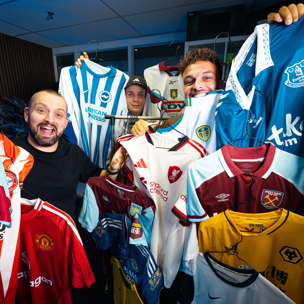 SÆSONOPTAKT 2025/26 ER UDE ‼️💥

Langt over 2 timers optakt, forudsigelser og fremkig mod en ny, spændende PL-sæson, der sparkes i gang allerede på fredag 😍

Ude nu i din podcastapp!