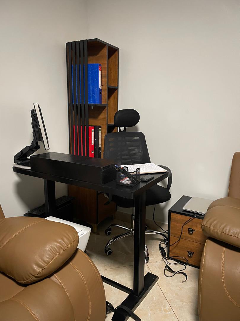 AmbyAllan's tweet photo. Good morning X family.Rate my clients taste
Work office.                  Home office. https://t.co/9cJr57sOOa