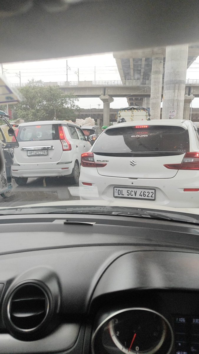ashok_anuverma's tweet photo. @dtptraffic @gupta_rekha हालात जस के तैसे इतने दिनों बाद भी कोई समाधान नहीं है शर्मनाक स्थिति है दिल्ली खजूरी चौक पर जहां पिछले 2 घंटे से गाड़ियां रेंग रेंग कर चल रही है https://t.co/PMzpSKWZwx