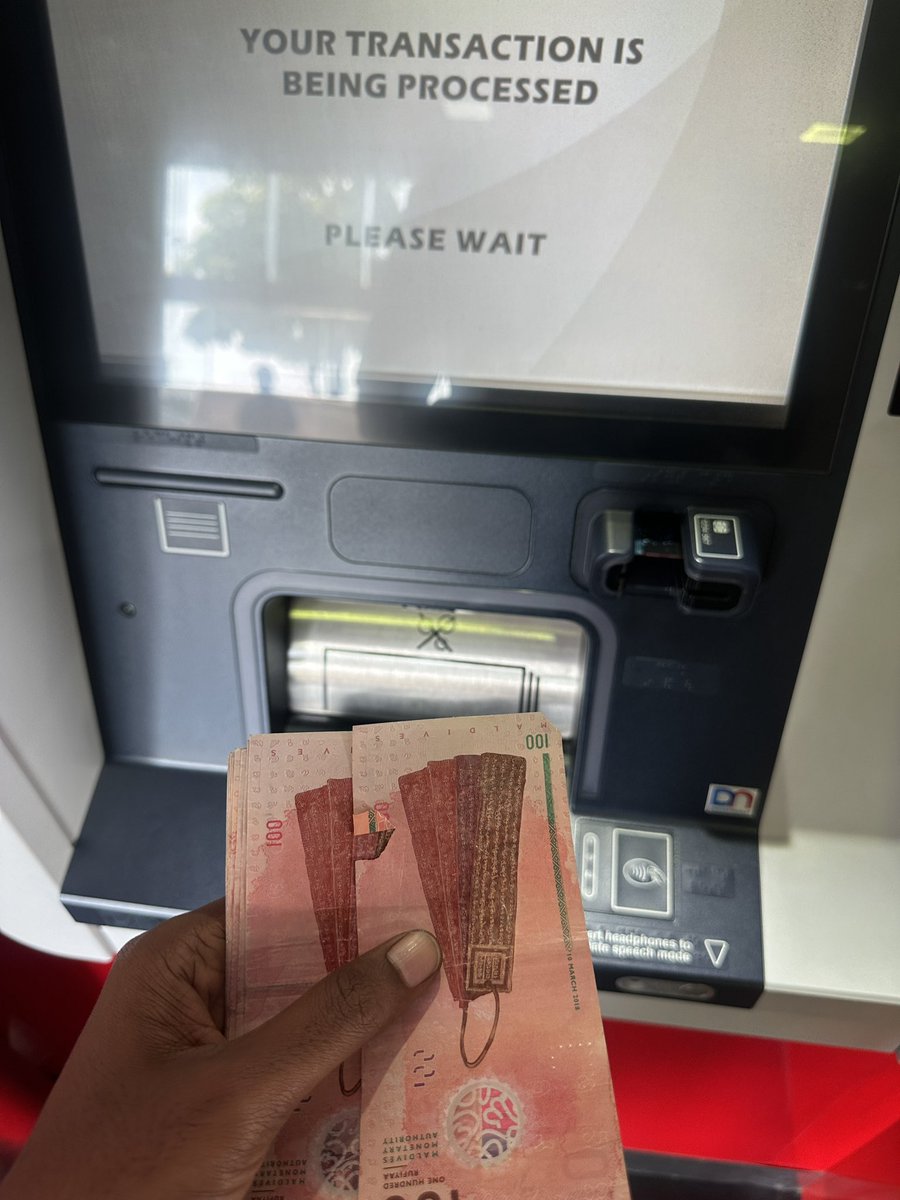 Khaz_im's tweet photo. Just withdrew cash from @bankofmaldives ATM and it’s giving damaged notes. The machine won’t even take them back. How are customers supposed to use these? #Maldives #BankingIssues https://t.co/SyrRtBbjLA