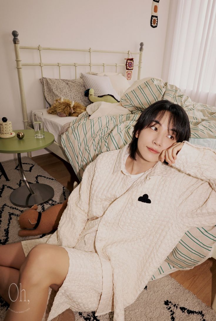_jjngjjng's tweet photo. A jeongcheol taguan ng anak au wherein Eve (JH) just needed to use the CR. He left his kid outside for two minutes. Next thing he knows, his child’s all over social media — posing with the other parent, Callum (SC), the workaholic artist https://t.co/fWSE89gMue