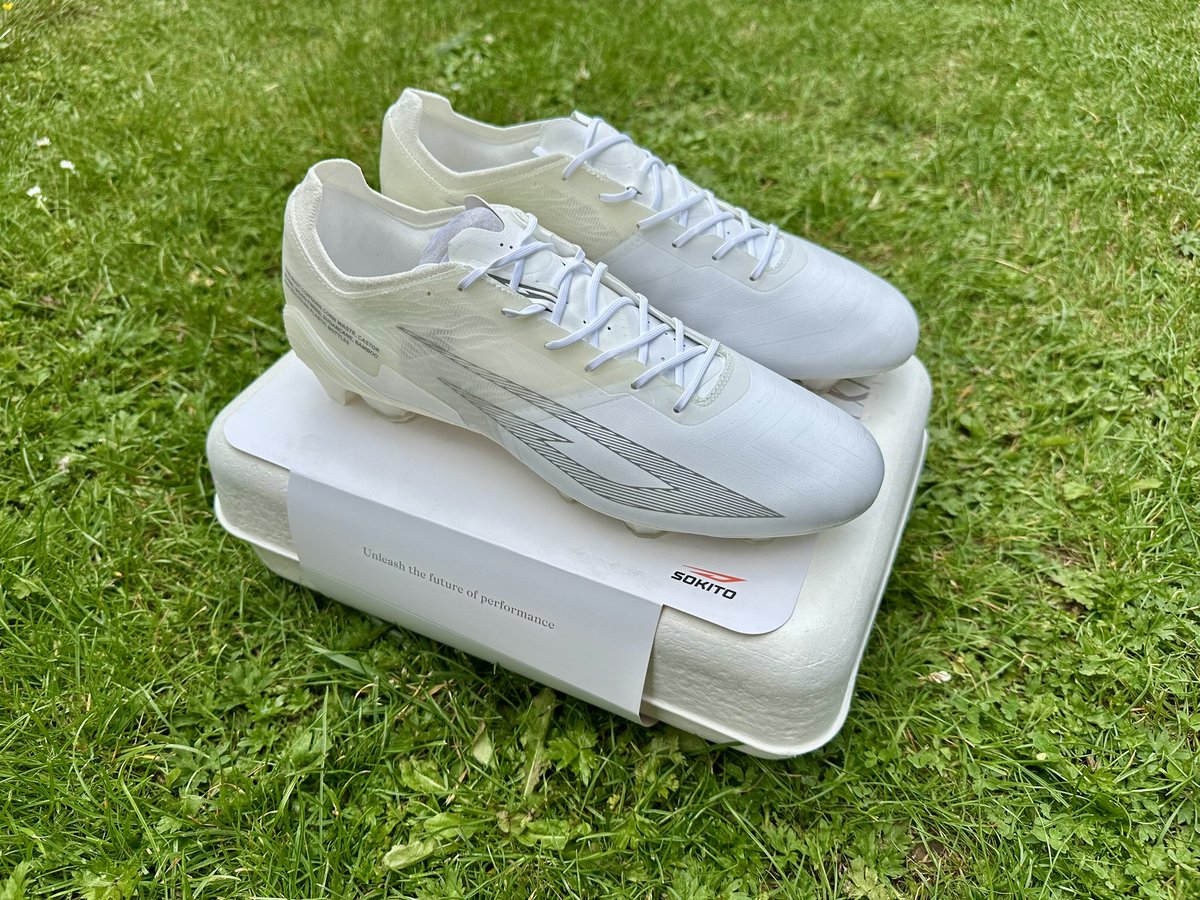 MHFooty's tweet photo. ♻️🌍 FUTURE OF FOOTBALL BOOTS?? ⚽️💚

On social media, I came across a new brand of football boots in @officialsokito, this brand however, has a big difference….  their boots are completely made with natural and sustainable materials!! 🤯 https://t.co/cQx7b5yeSg
