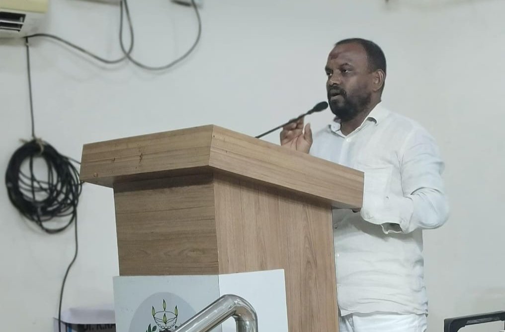NarsingArmy's tweet photo. *#RuralCricketOnGlobalWicket ..!!* 
‘Telangana Cricketers Meet’ at Warangal.
‘We are establishing Ten (10) ‘TCA Centers Of Excellence’ Across the State.

 *Paidimalla Narsing* 
MNCL district President
 *Telangana State Cricket Association*  #TCA #TheTelamganaCrickrtAssociation https://t.co/EDgkJYxsVZ