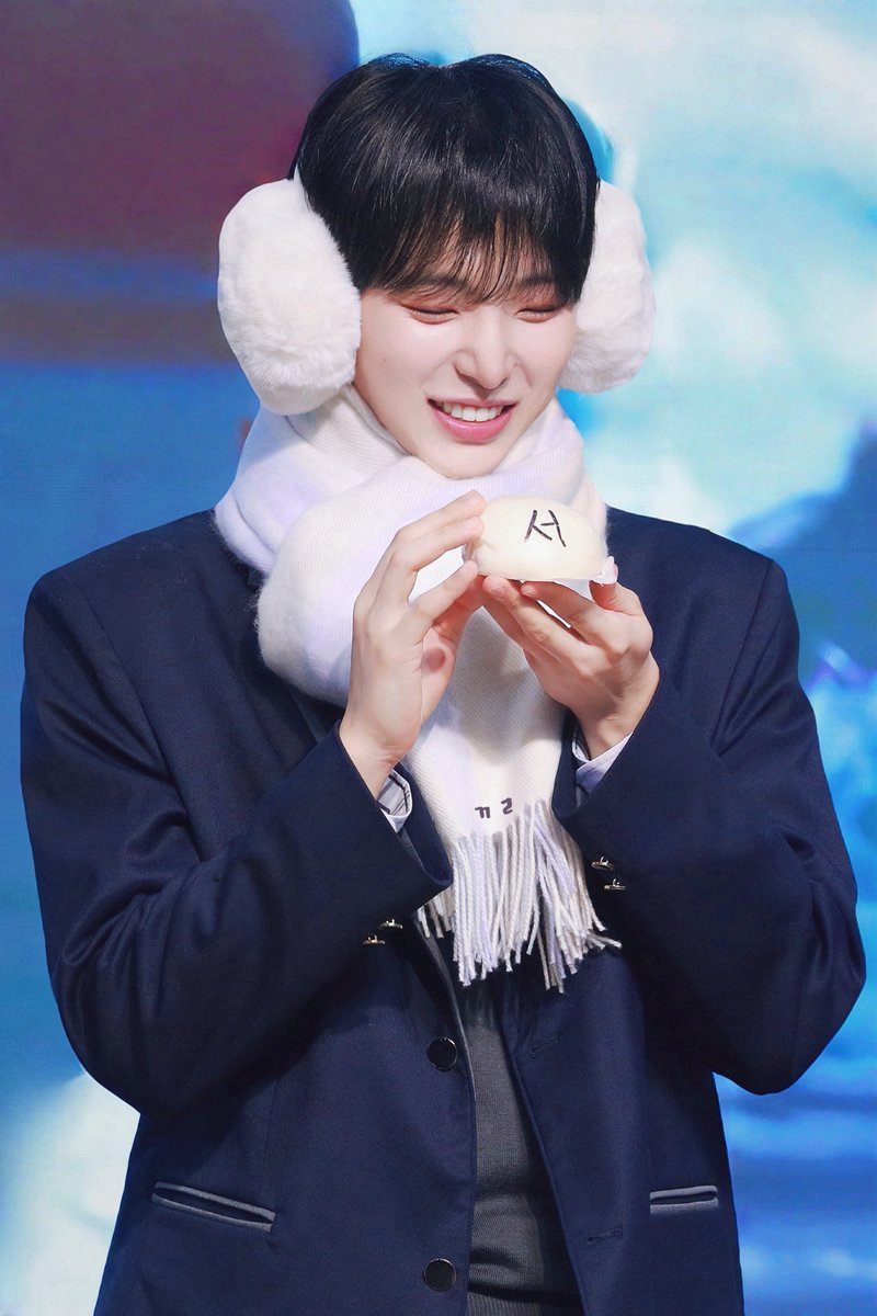 ♡⸝⸝ ‧₊° • 서♡♡빵 •*¨*•.¸¸♪

:¨·.·¨: 
 `·..#서호 #SEOHO