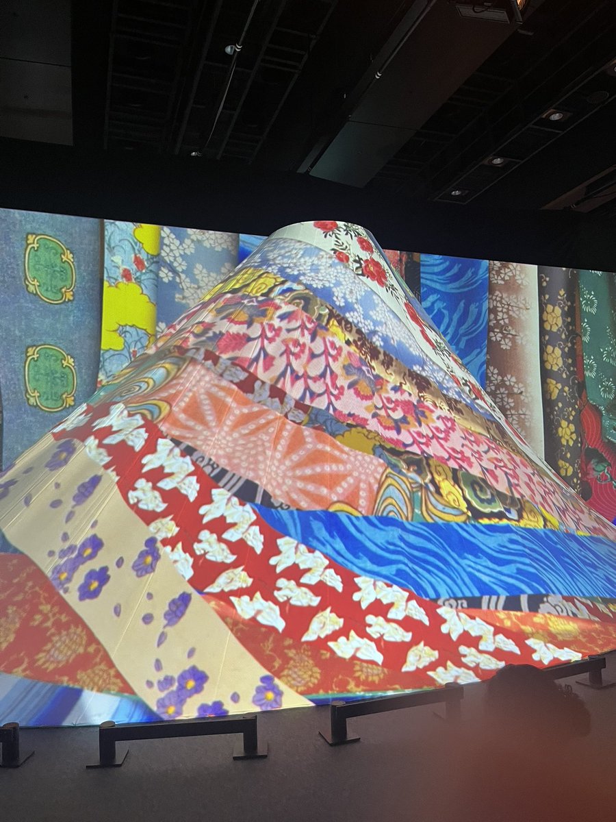 otoufuz14's tweet photo. 「動き出す浮世絵展」に行ってきました💨

まるで江戸時代へタイムスリップしたような感覚になれる展覧会✨

これはイマーシブ（没入型）空間ならではの魅力よね…👏

浮世絵の歴史や江戸文化についての解説パートも👀

楽しかったし勉強にもなった〜‼️📖

#動き出す浮世絵展 https://t.co/Bk6AeYRZ03