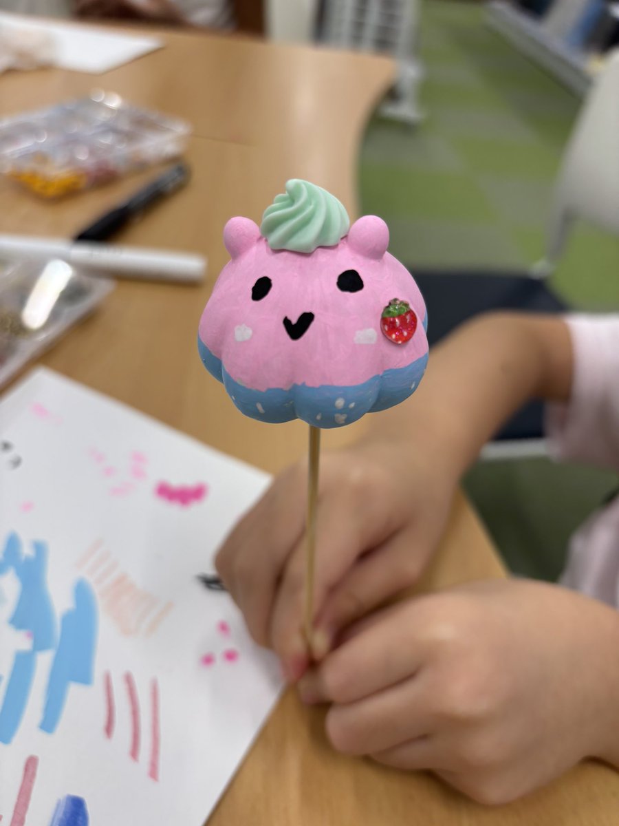 parakoko5's tweet photo. 本日幼魚屋さんにて開催中の張り子絵付けワークショップ🐙⋆*たくさんの素敵な張り子を作っていただいています✨️
@yogyo_aquarium https://t.co/dUPozydeqS