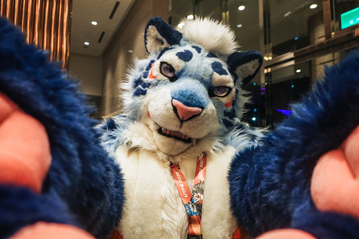 Come here, I’ll hug you tight and kick that Blue Monday’s ass.

#FursuitEverday #UTFG2025