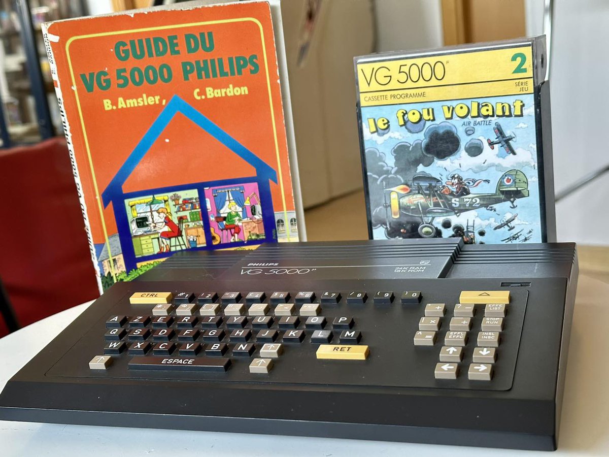 turk182es's tweet photo. Mon premier ordinateur, mon premier jeu et mon premier livre pour VG5000 😍
Bonne semaine !
#rwtroblog #Retro #RETROGAMING #RetroComputer #VG5000 #Oldies #Vintage #Jeuxvideo #Videogames https://t.co/KWbo9QosMM