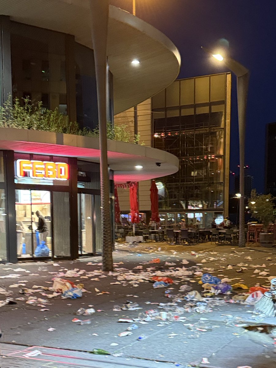 613tales's tweet photo. armys left the venue on saturday without any trash on the floor. then football fans came on sunday and that’s what we saw on our way back 🙃 https://t.co/X7T5XLXuuJ
