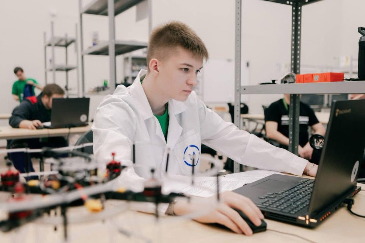 RusEmbSriLanka's tweet image. 🇷🇺 On August 26-29, 2025, #Kaluga will host the Forum of Secondary Vocational Education and Training, dedicated to the 85th anniversary of Russia’s Technical and Vocational Education and Training (TVET) System.

👉🏻 More information and registration: pro.firpo.ru