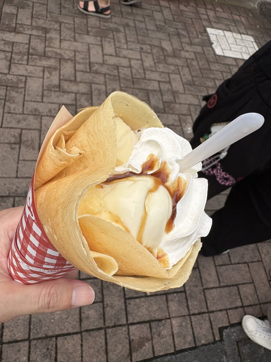 kansuke_8192's tweet photo. 原宿でクレープ https://t.co/bHLWbSwnv4