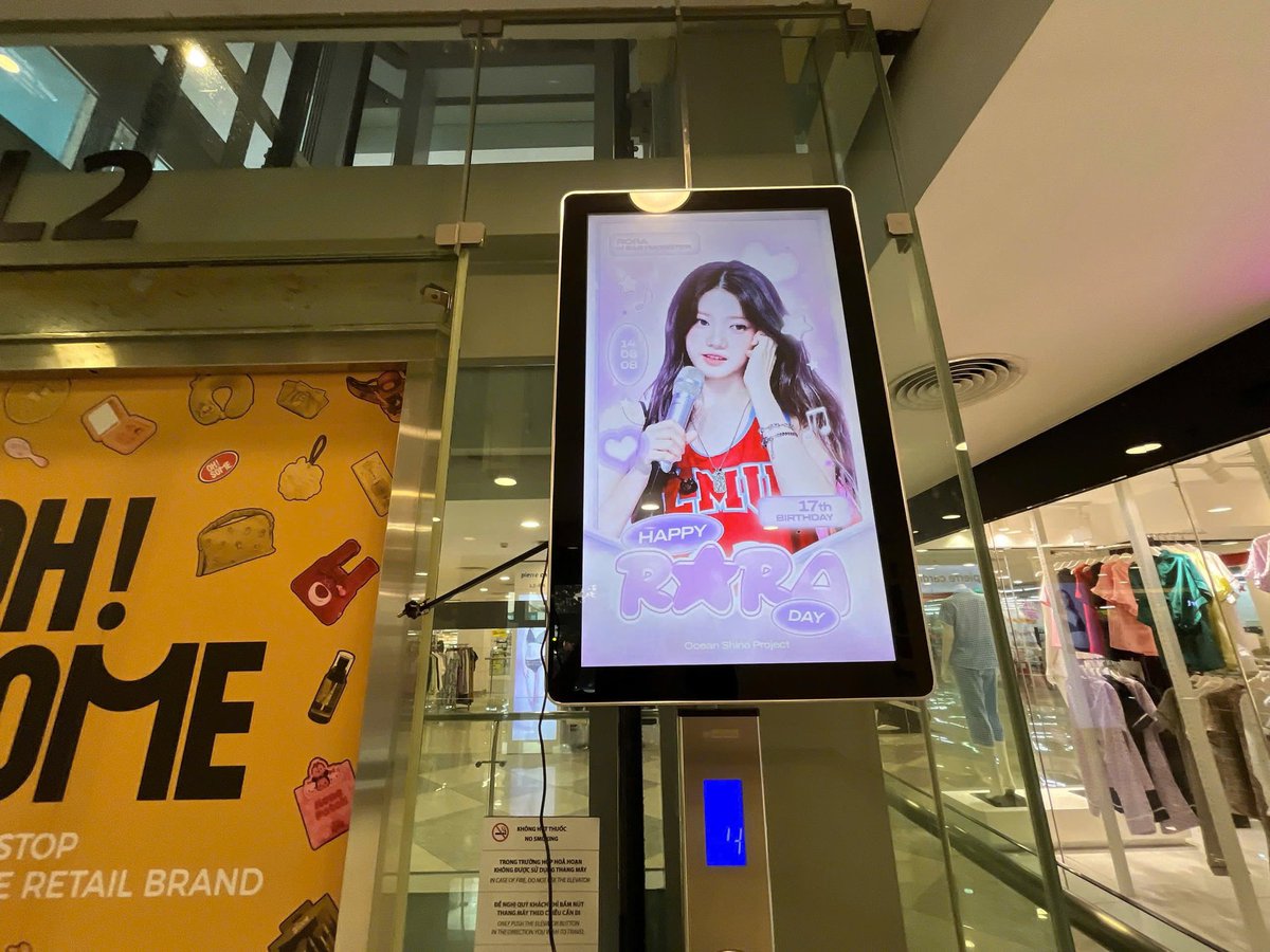 RoraOrchid's tweet photo. COME TO VINCOM PLAZA PHAN VAN TRI, HO CHI MINH CITY, EVERYONE, RORA'S BIRTHDAY LED IS ALREADY HERE💜🥺

So beautiful, why don't you come to check-in, tag us in, everyone's family🌹

#RORA https://t.co/2YO6Nb8L1p