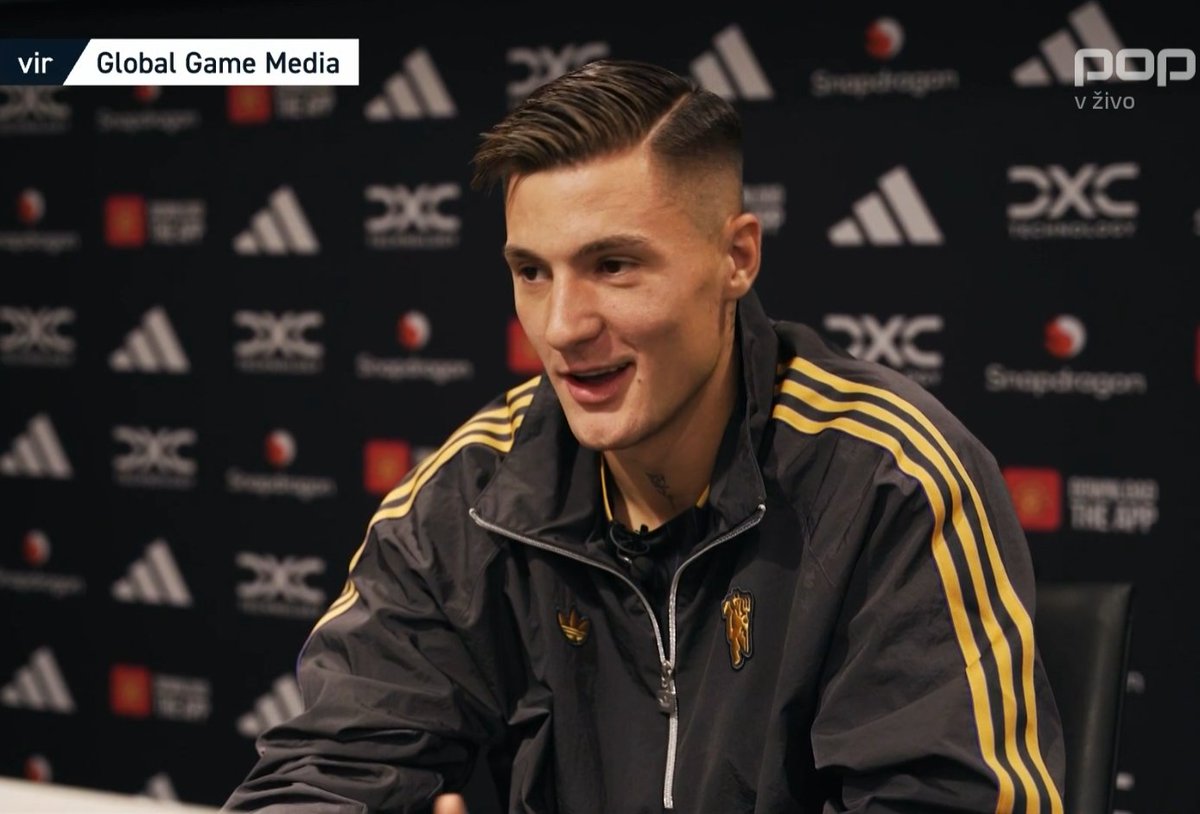 UTDCurse2013's tweet photo. EXCLUSIVE 🚨🇸🇮 | Šeško’s first interview since joining United (National TV) 🔴🎥
Full thread ⬇️ https://t.co/IAtxsakiLa