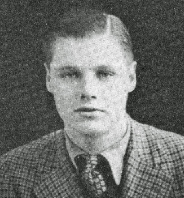 pettore's tweet photo. Lost his life this day 11th.August 1940.

PO. Denis Norman Evelyn Smith.
One of THE FEW.
https://t.co/o9pJ2bwxqX

He was killed in combat and his Spitfire came down in the sea. https://t.co/Rqz9VyWftz